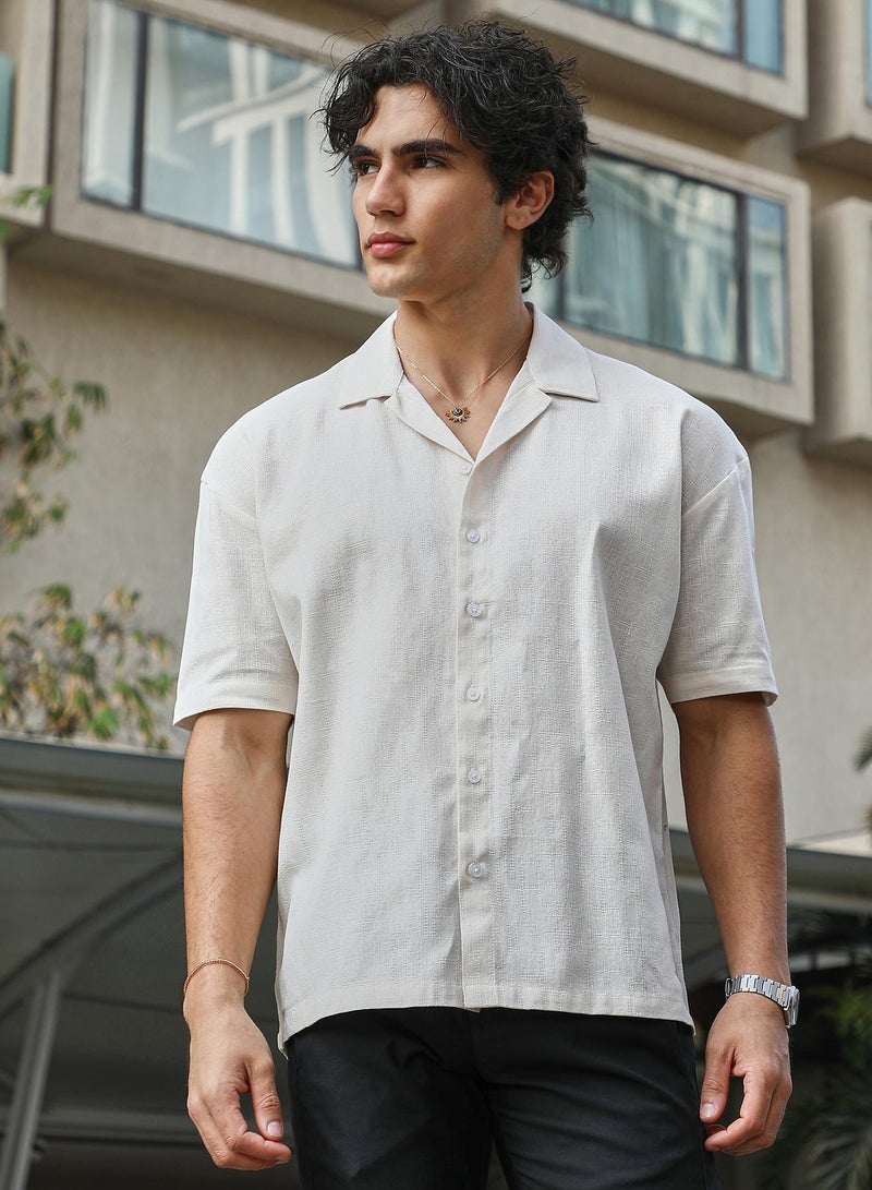 Campus Sutra Men's Ivory White Solid Resort Overised Shirt For Casual Wear | Cuban Collar | Short Regular Sleeves | Button Closure | Oversized Shirt Crafted With Comfort Fit For Everyday Wear - Image 2